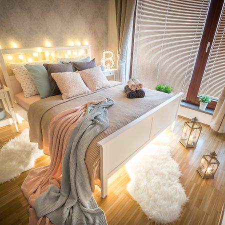 Luxury Apartment River Diamond Residence Prag Exteriör bild
