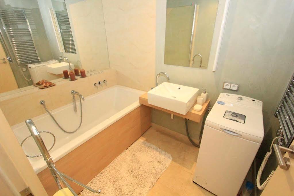 Luxury Apartment River Diamond Residence Prag Exteriör bild