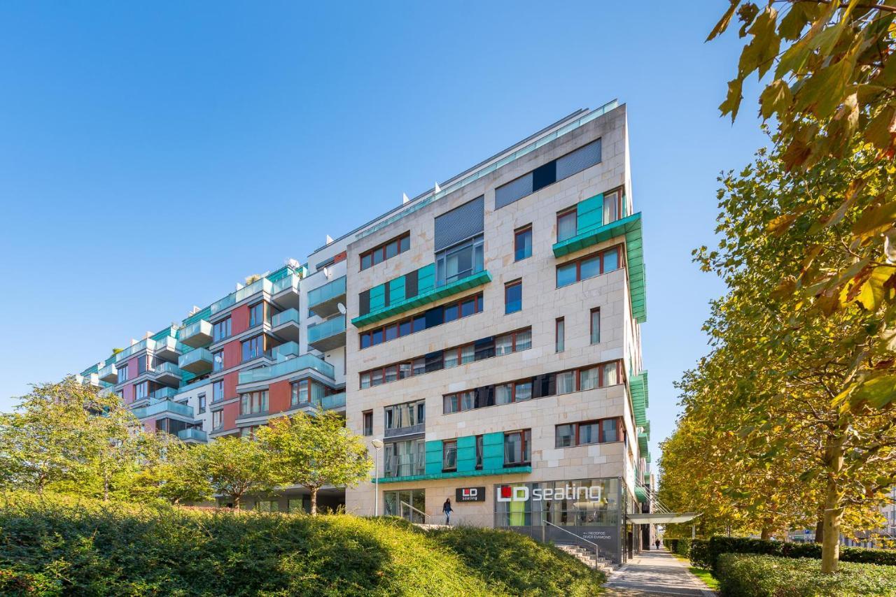 Luxury Apartment River Diamond Residence Prag Exteriör bild